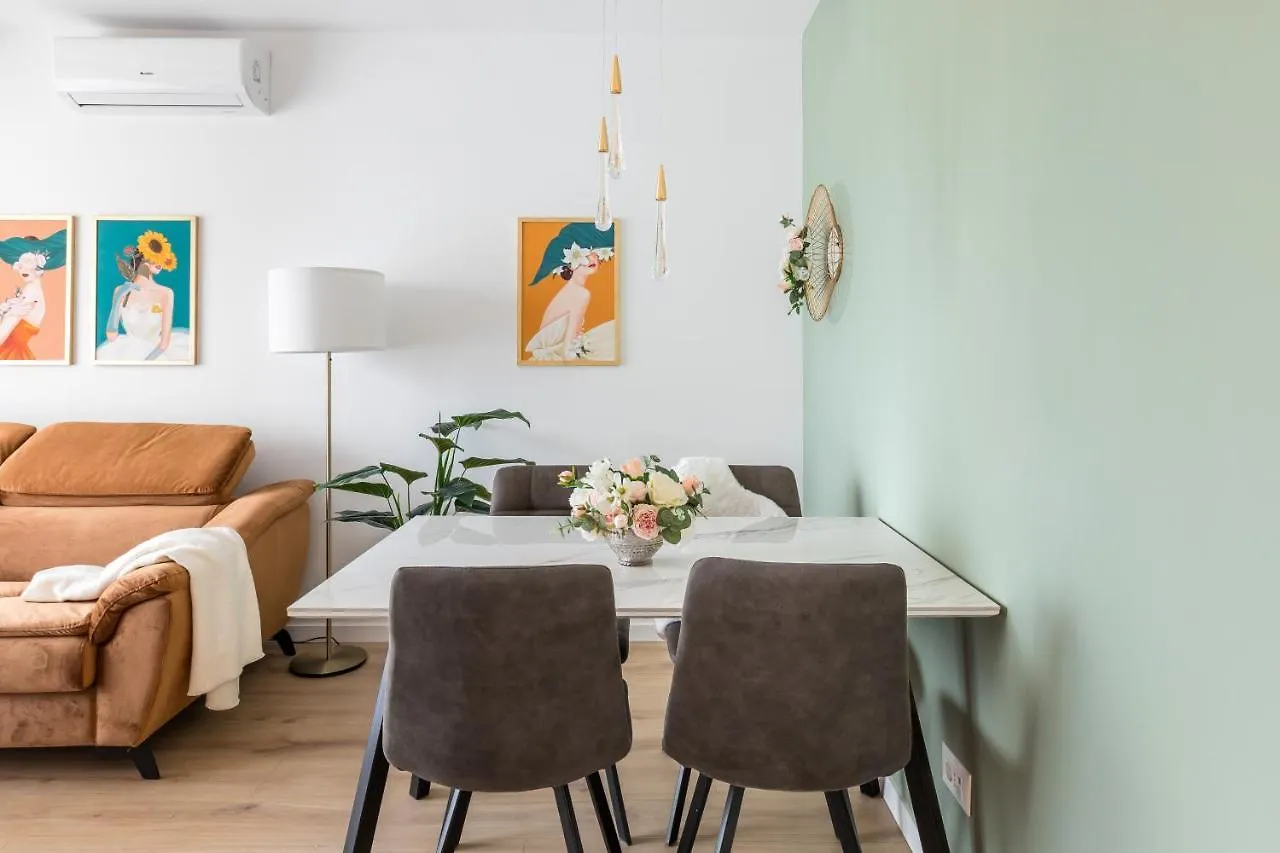 Apartmán Exquisite Couples Delight With Free Bikes & Parking Split 0*,