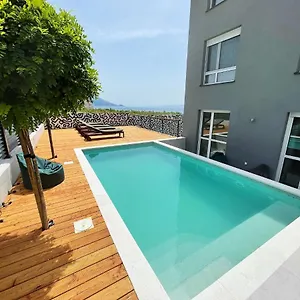 Cozy Seaside With Pool & Terrace Appartement