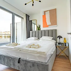 ~ Roof Terrace/ac/indoor Parking , Budapest Hungary