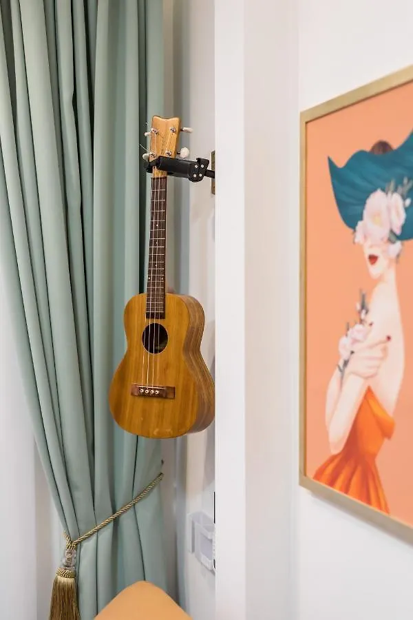 Exquisite Couples Delight With Free Bikes & Parking Apartment Split