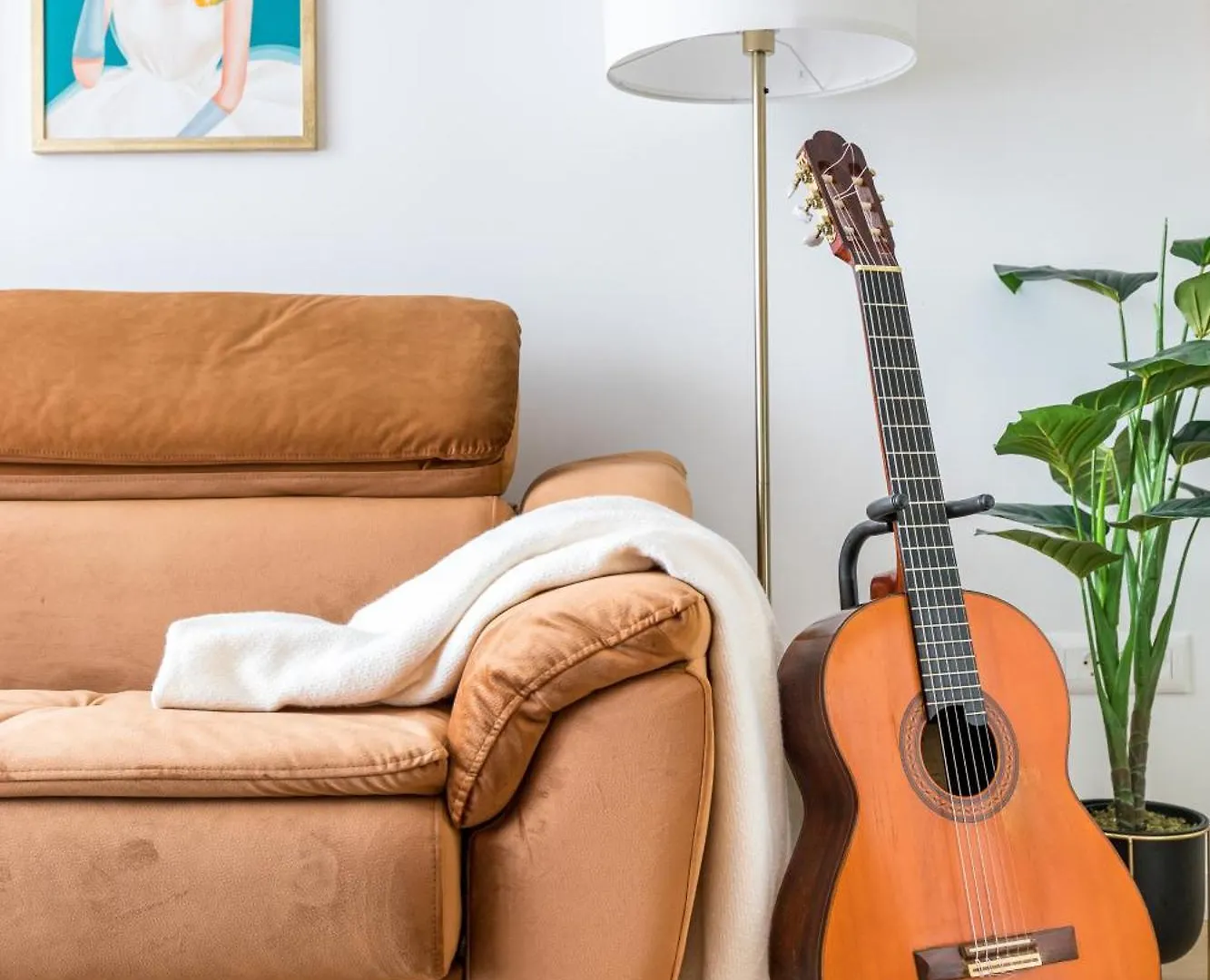 Exquisite Couples Delight With Free Bikes & Parking Apartment Split